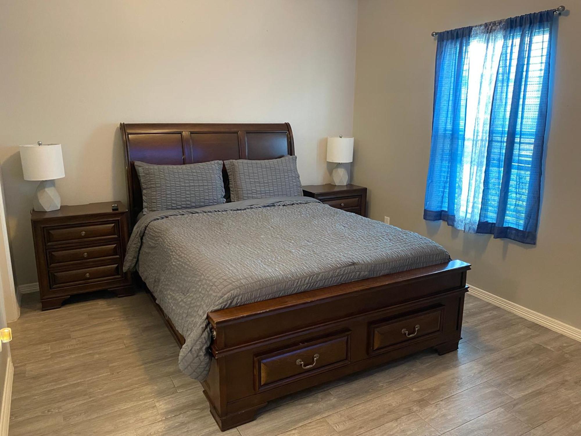 Cozy Getaway With King Bed Near Utrgv Apartment Edinburg Exterior photo