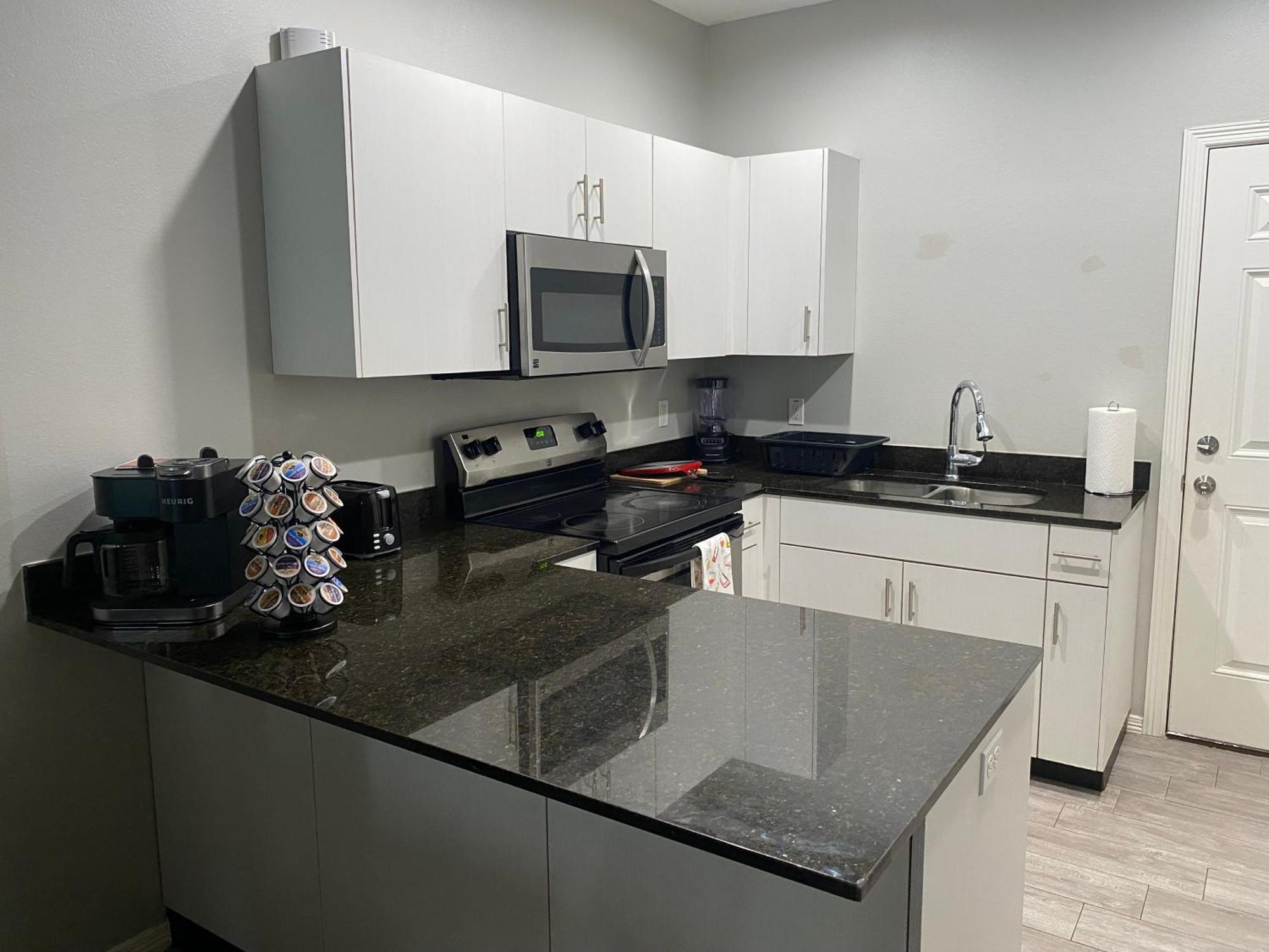 Cozy Getaway With King Bed Near Utrgv Apartment Edinburg Exterior photo